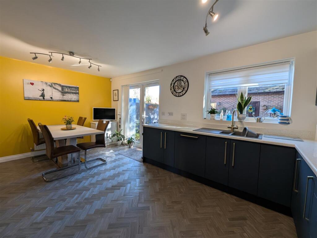Kitchen/Dining Room