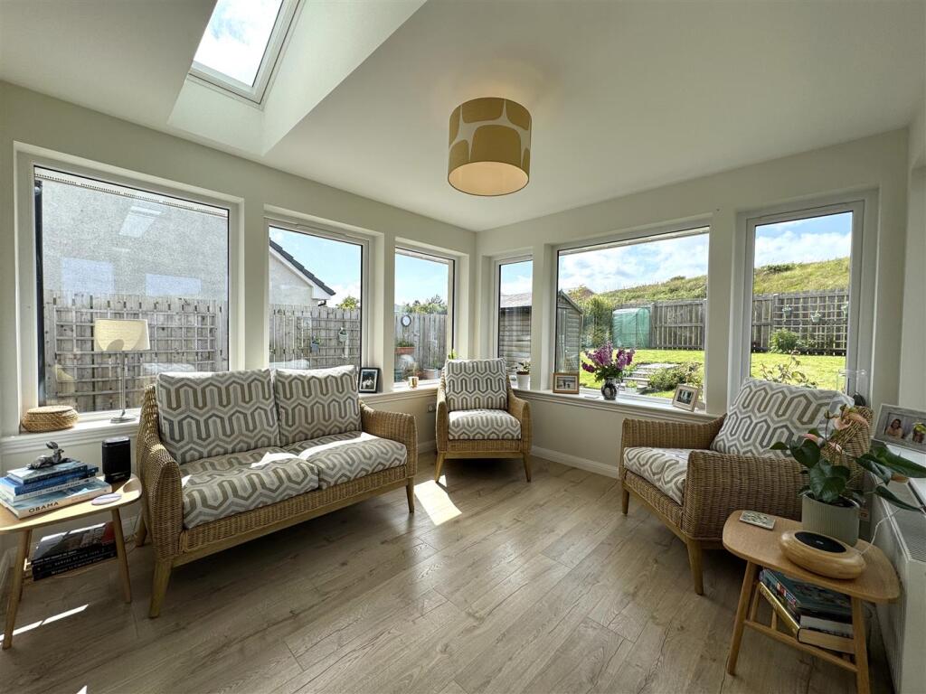 SUNROOM 2.JPG