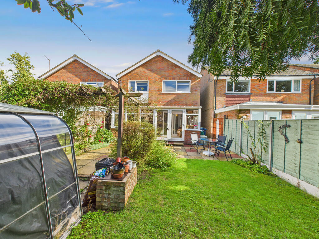 CAM02909G0-PR0484-STILL024