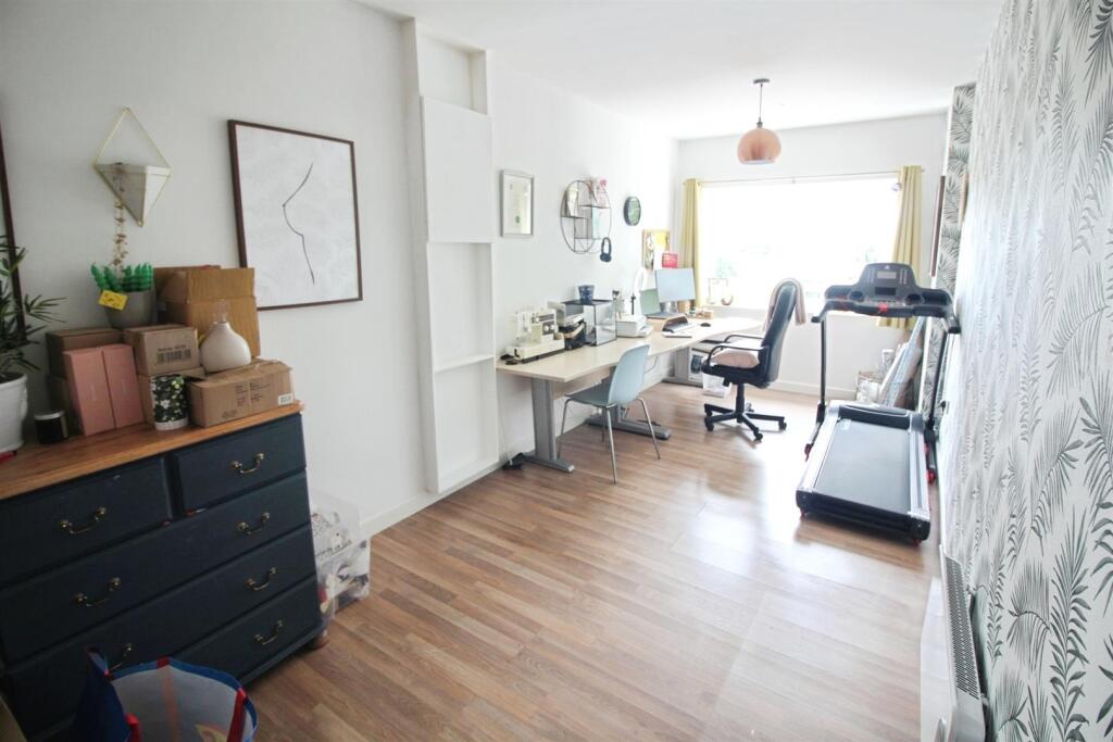 Bedroom/Office