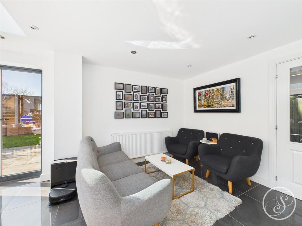 KITCHEN/DINER/FAMILY ROOM