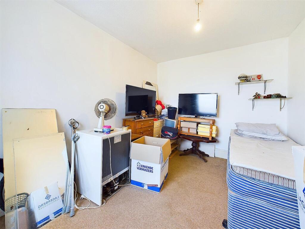 8 - END TERRACED HOUSE ARRANGED AS 2 FLATS.jpg