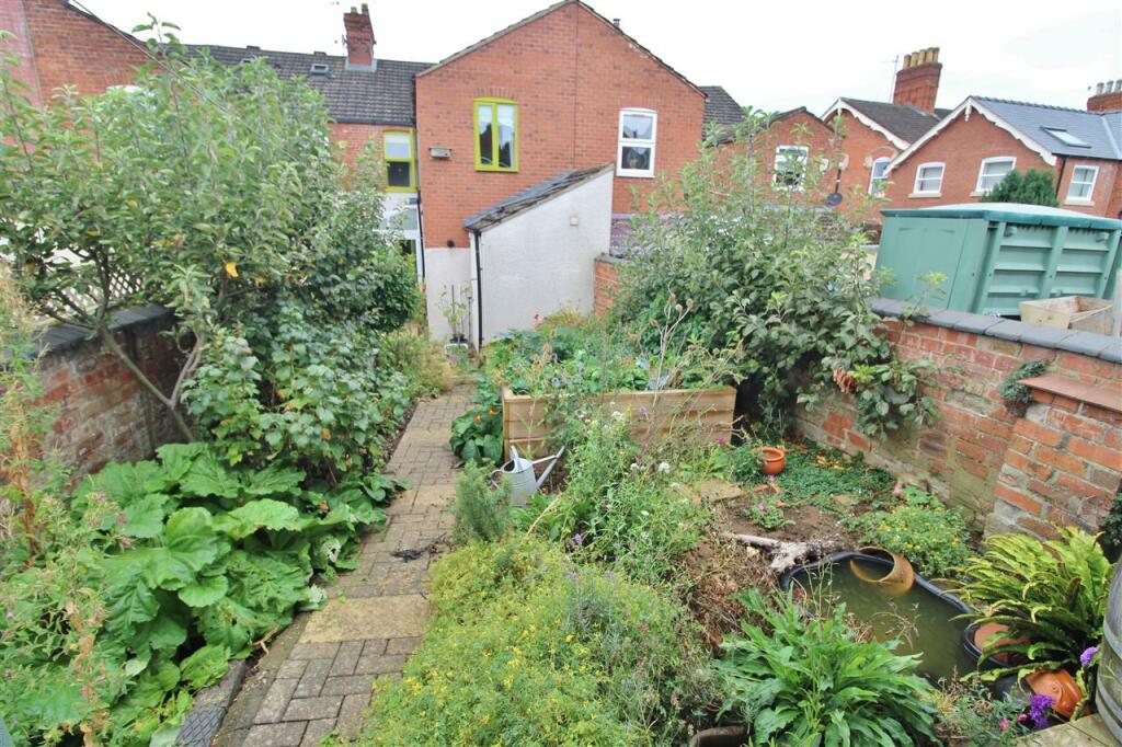REAR GARDEN -