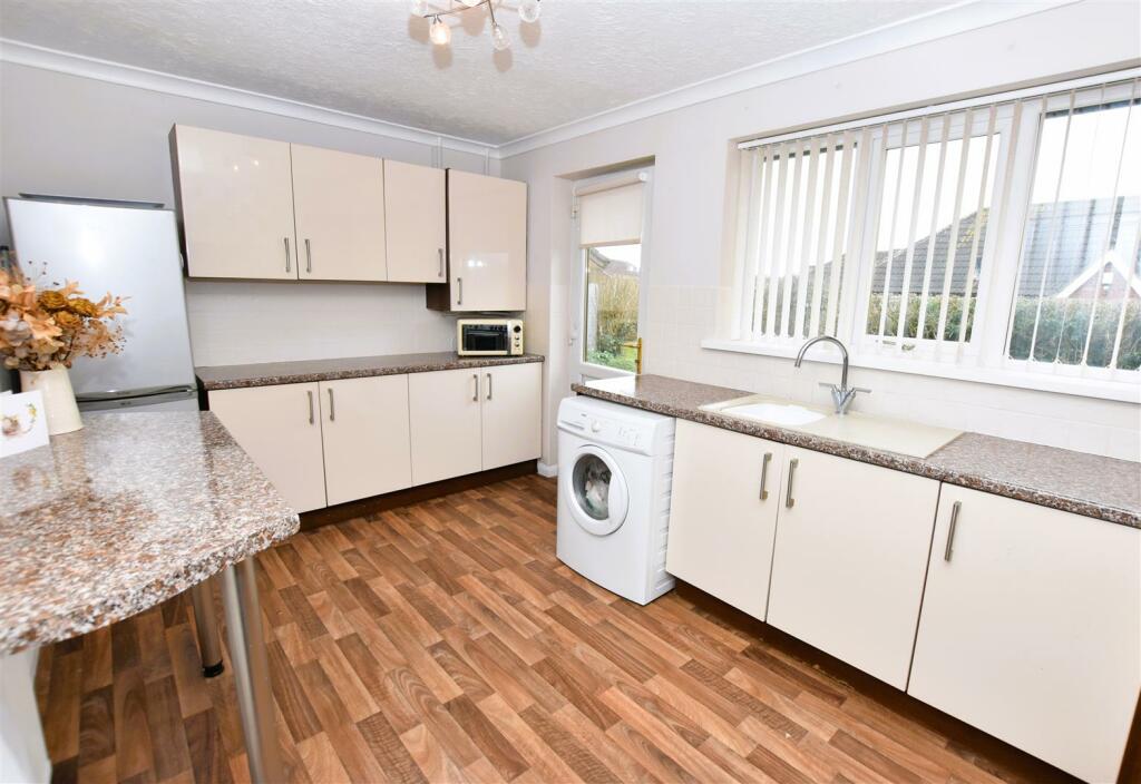 Kitchen - additional image.JPG