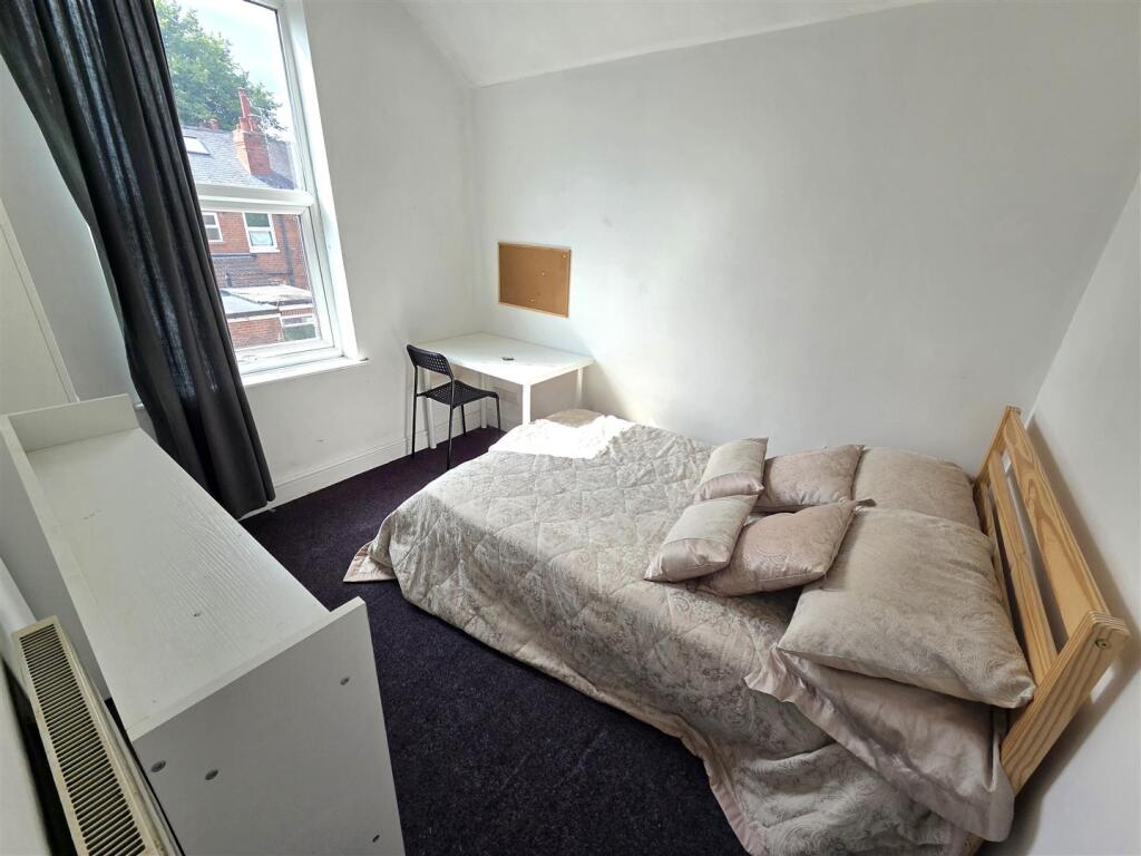 Room 5 Rolleston Drive.jpg
