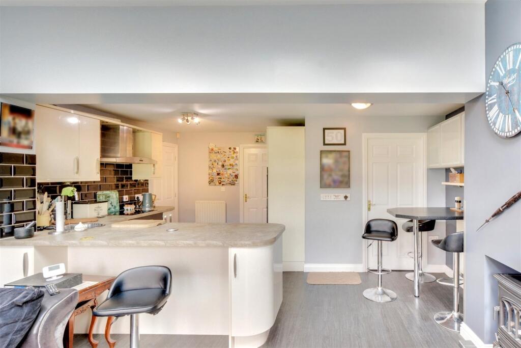 Kitchen_6.jpeg