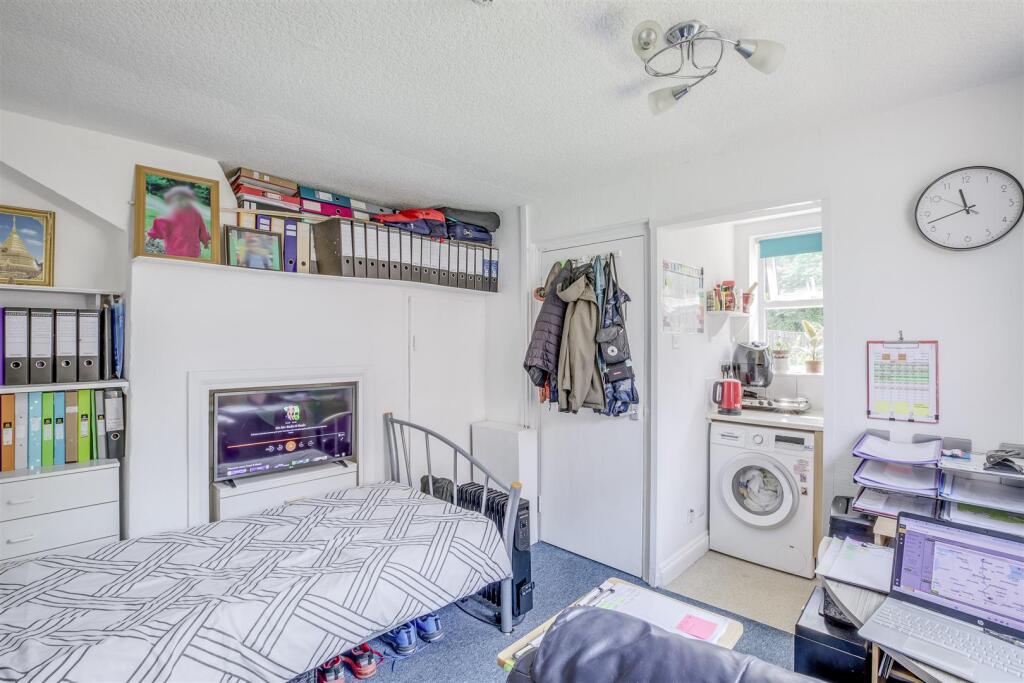 22 Priory Road, HP13 6SL-13.jpg