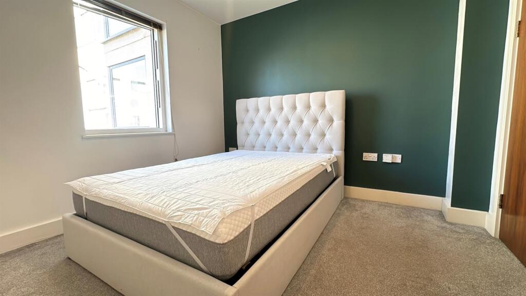 Bedroom 1.jpg