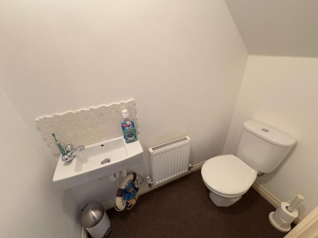 GUEST CLOAKROOM/WC