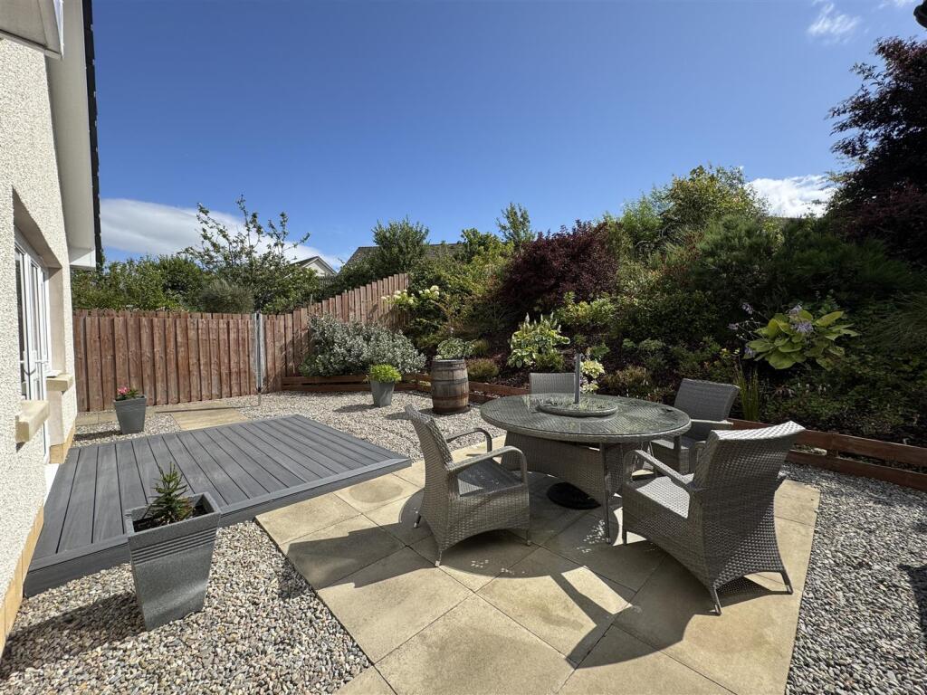 PATIO 2.JPG