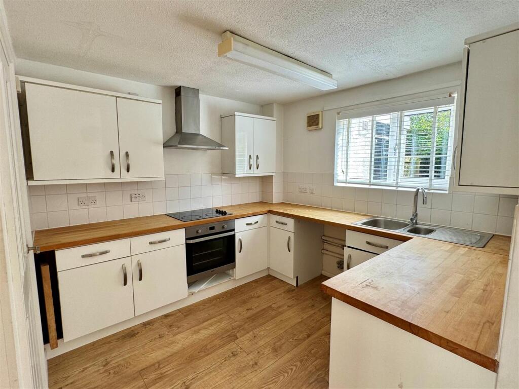 56 Calshot Close Kitchen