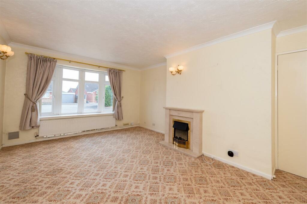 12 Highlow Avenue - internal-2.JPG