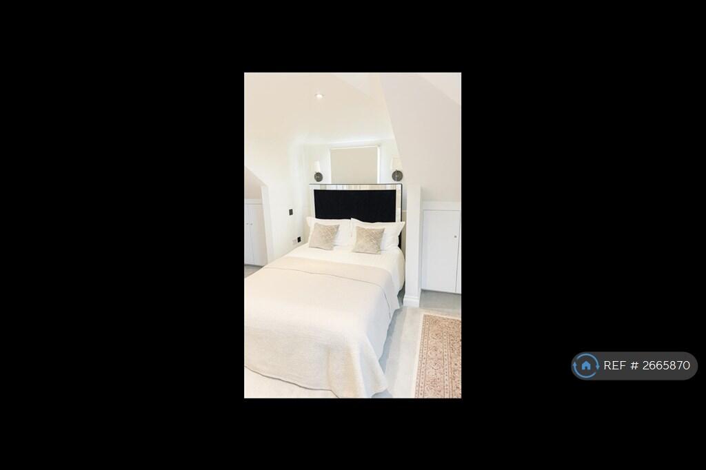 Master Bedroom Daytime.