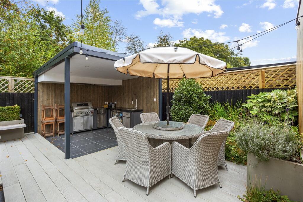 Outdoor Kitchen