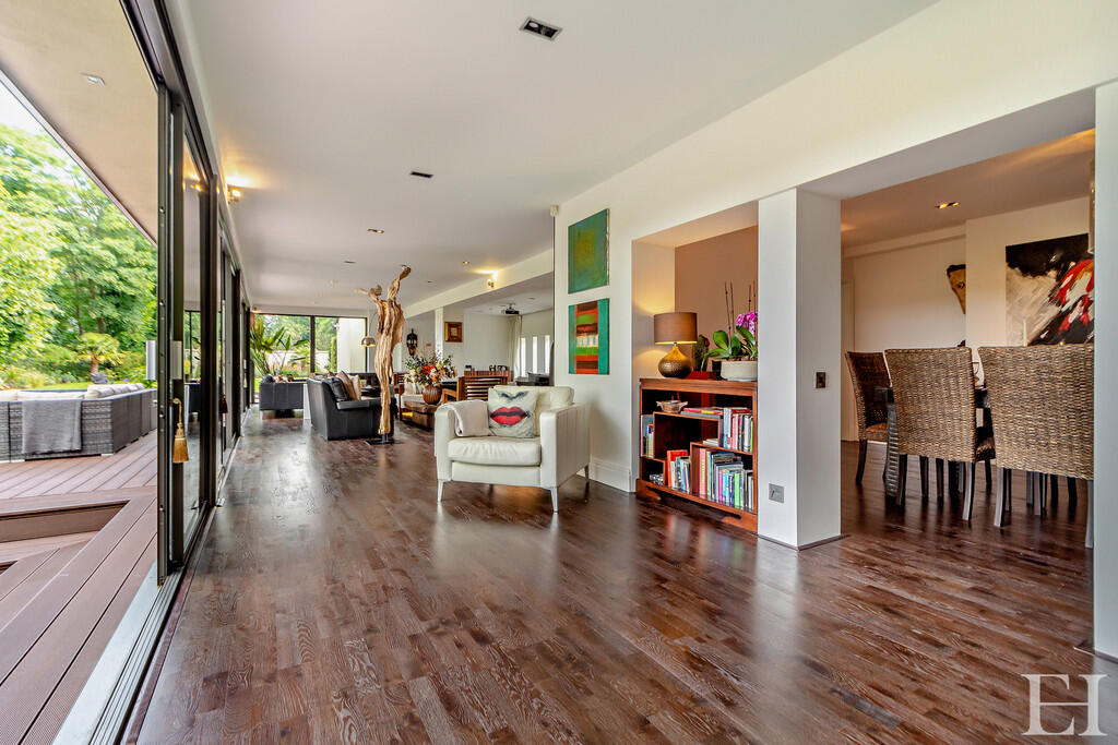 8605532-interiorW...