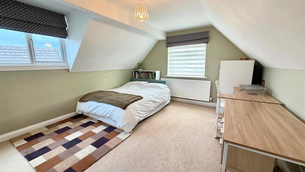 DOUBLE ASPECT BEDROOM 4