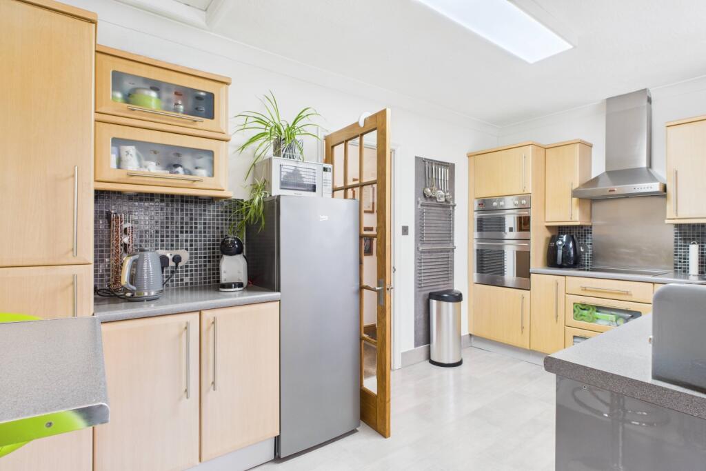 EweMove - Spalding - Moulton - Kitchen