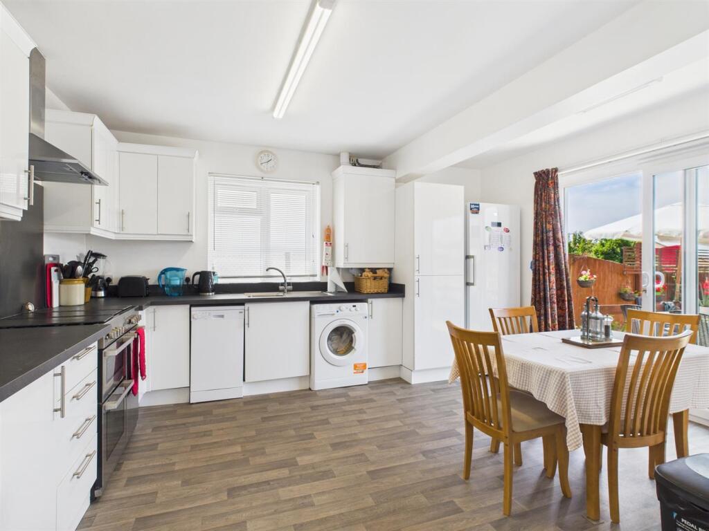 Kitchen .jpg