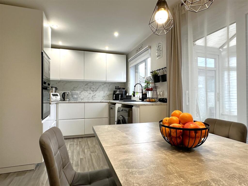 Stylish Dining Kitchen 864