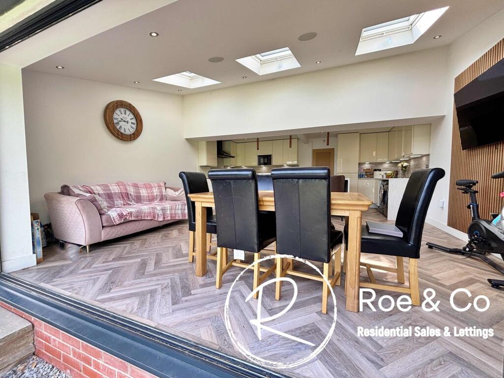 Open plan kitchen/lounge/diner