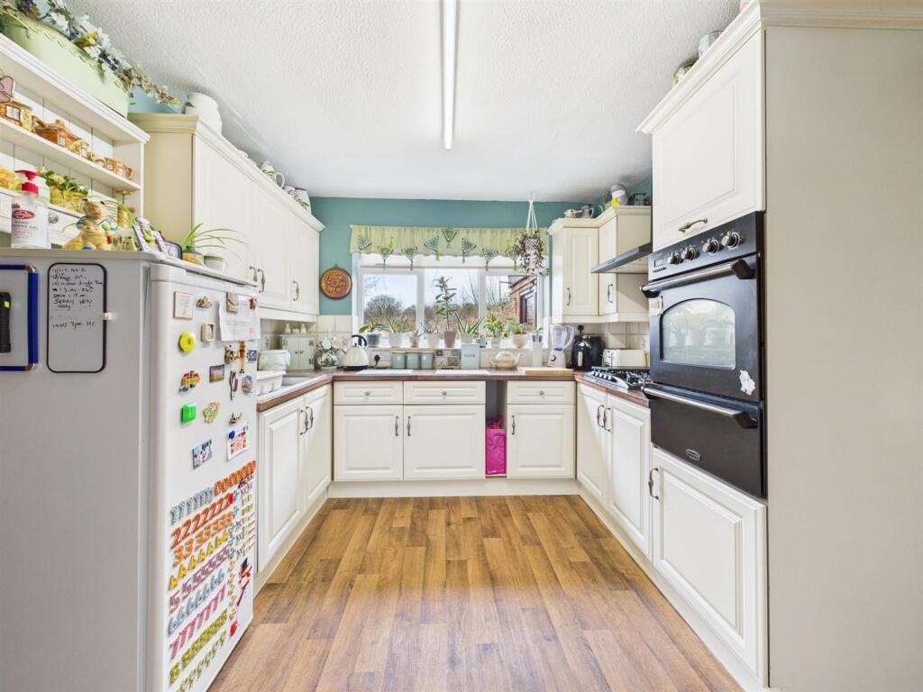 Kitchen: