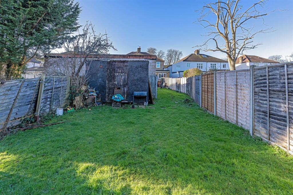 111B Wood Lane Isleworth, TW7-LOW RES-24.jpg