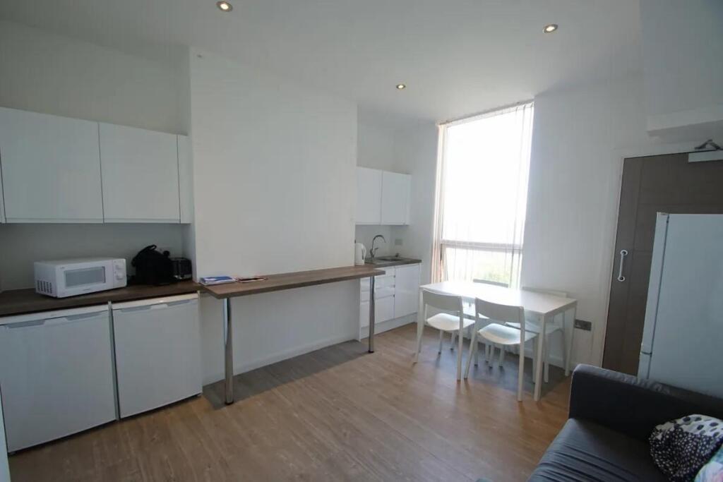 39 Wellington St. PR1 8TQ [2].jpg