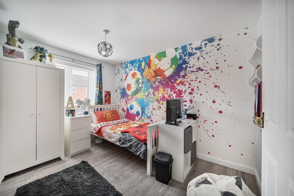 13296574687f901815011