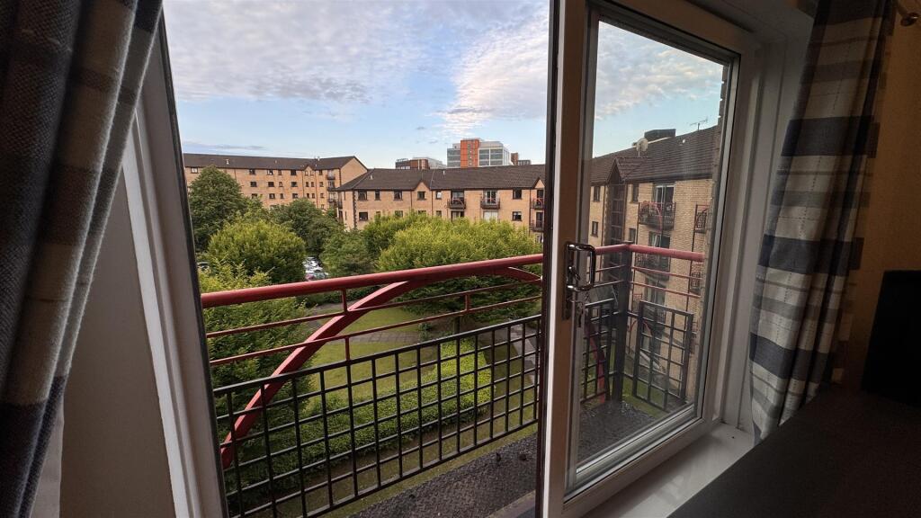 Livingroom - Balcony