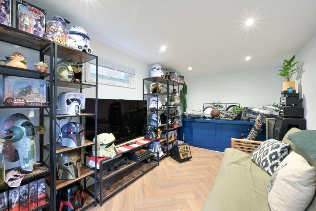 MORTIMER CRESCENT (17).jpg