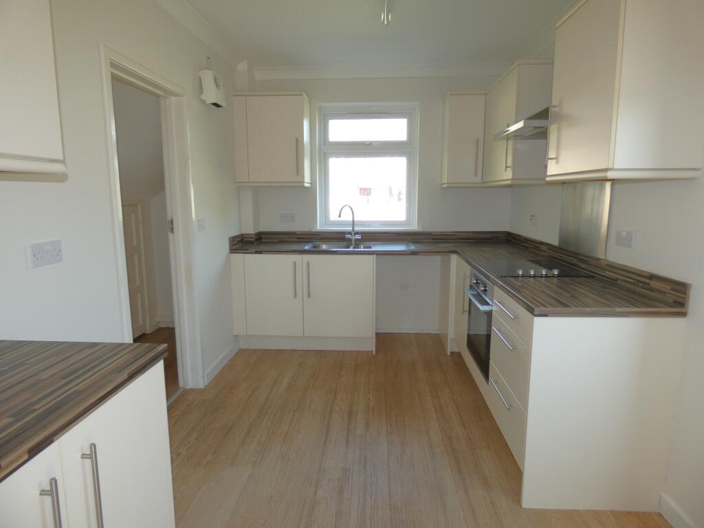 Pic 2 Kitchen (7).JPG