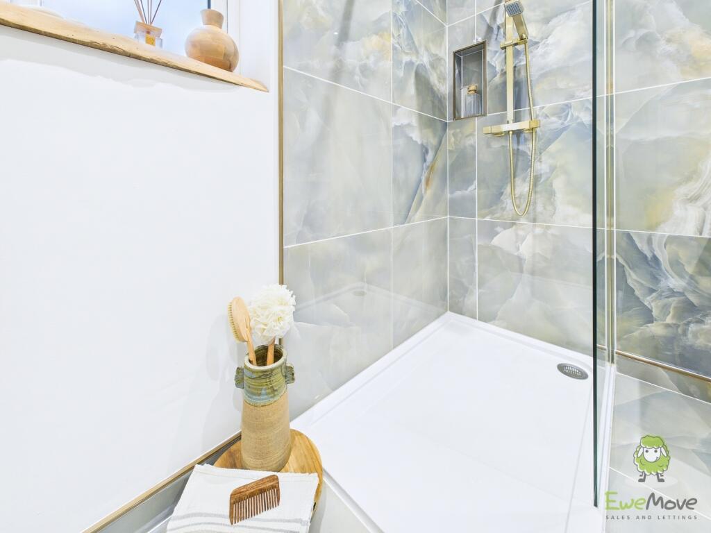 CAM01543G0-PR0166-STILL037