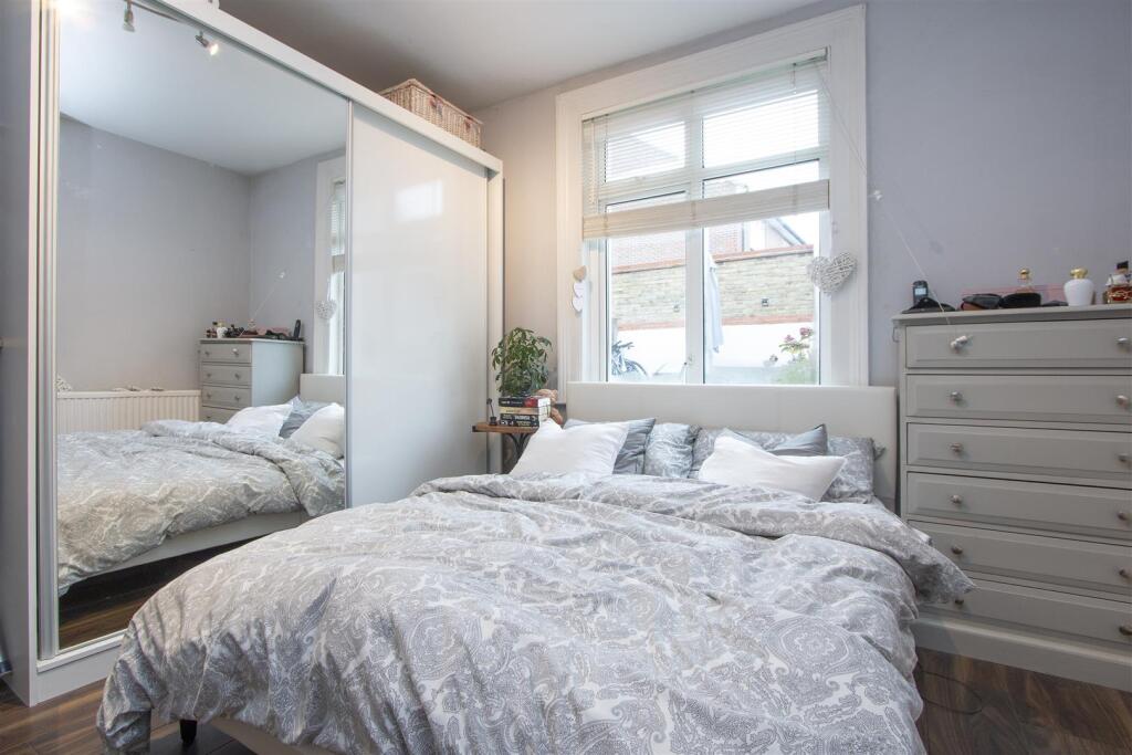 29a Hoyle Road, Tooting bedroom 1.jpg