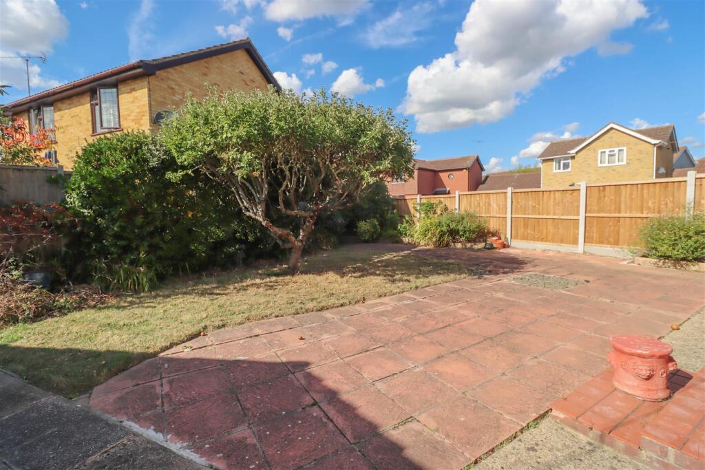 16 FAMBRIDGE DRIVE NEW OUTSIDE-8.jpg