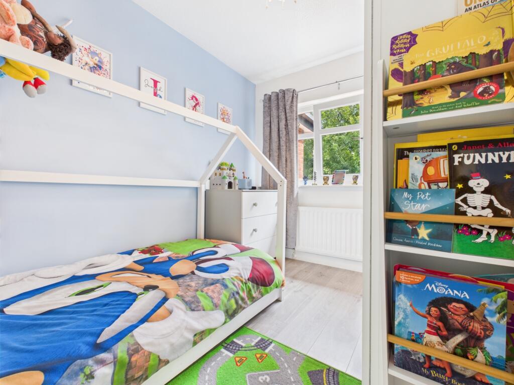 CAM03729G0-PR0116-STILL006