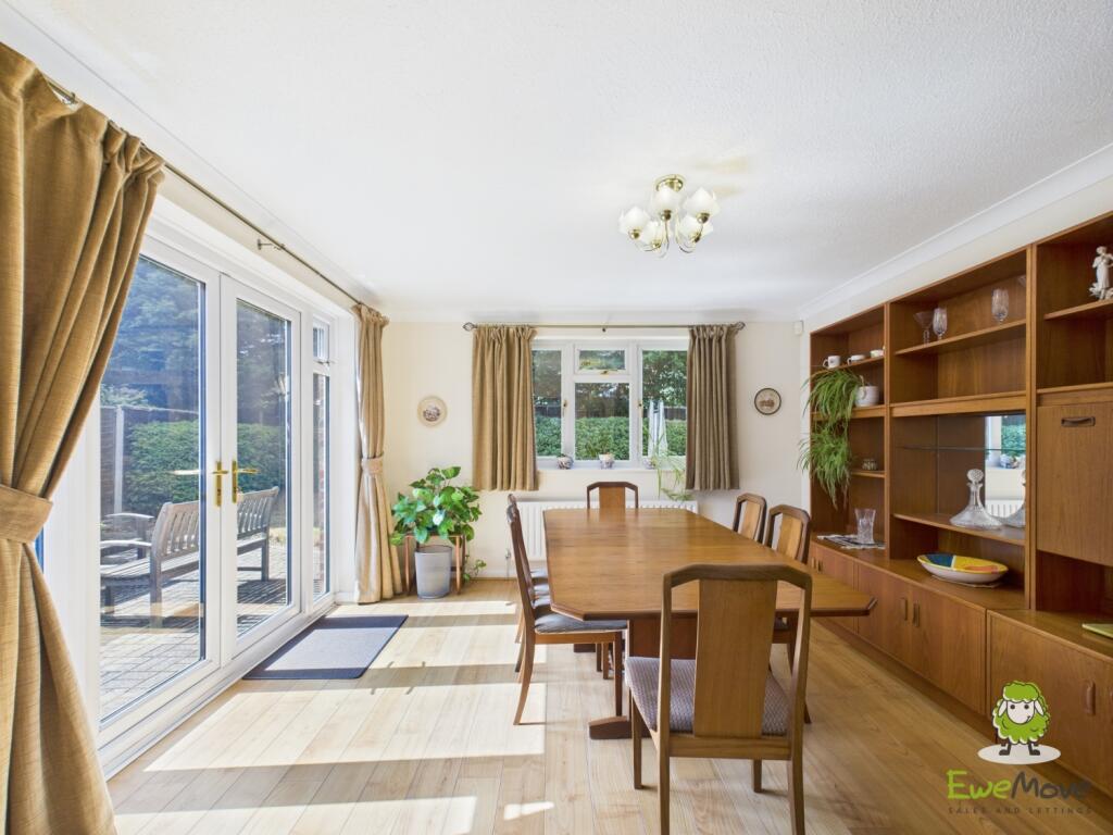 CAM03778G0-PR0261-STILL028