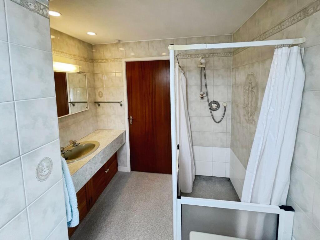 cff417d4--43F4-9C6C-E8B126E23E01-71589-000009F2A19