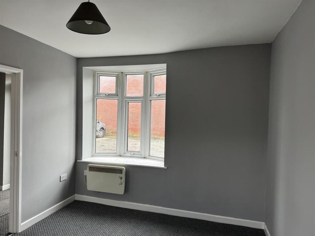 Flat 3 Holland Court 01.11.24 4.jpeg