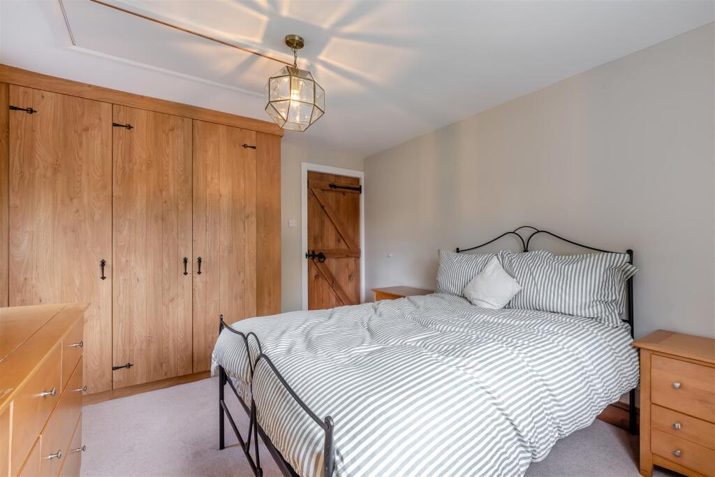 8646174-interior21.jpg