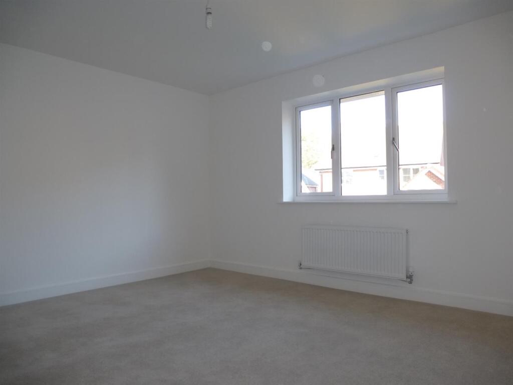Bedroom 1.JPG
