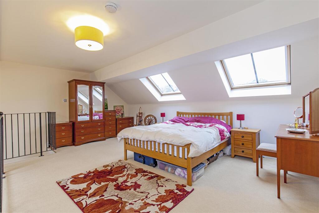 Bedroom 1-3.jpg