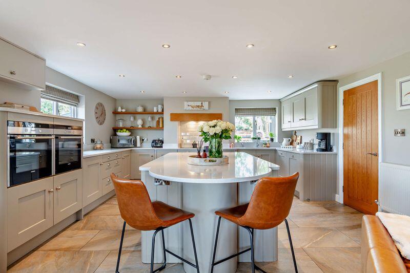 Breakfast Bar/ Kitchen Island
