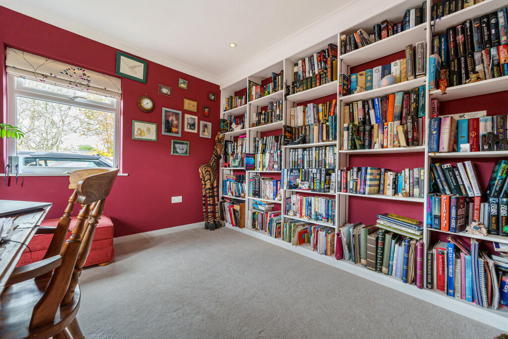 Bedroom 3/Office