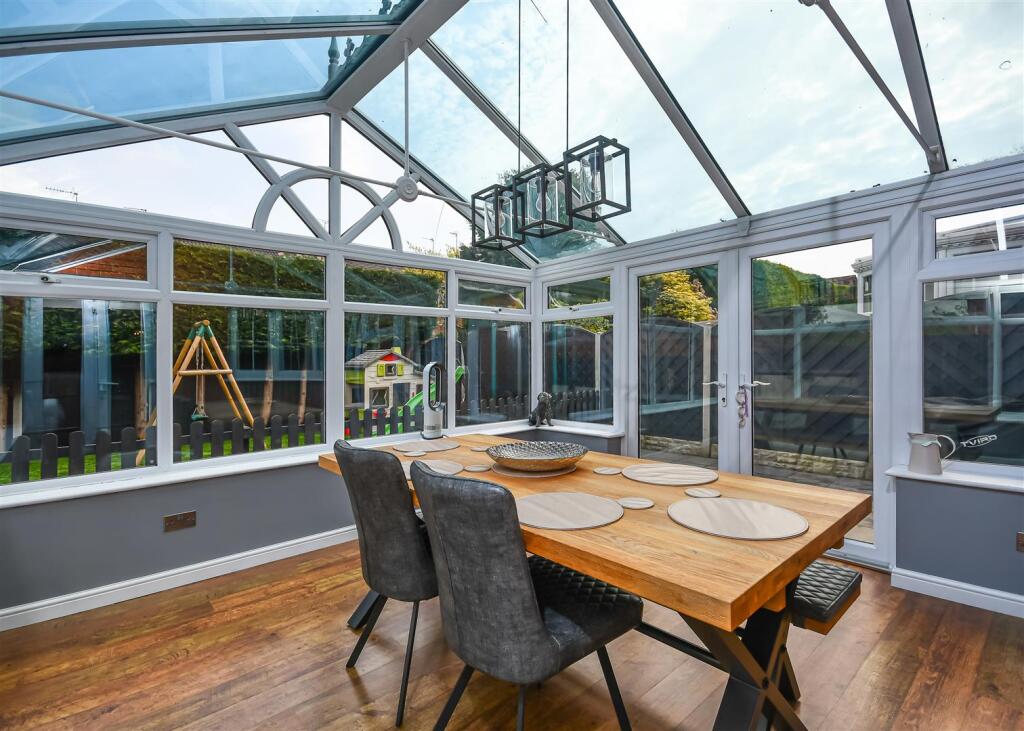 11 Penleigh Gardens-Conservatory.jpg