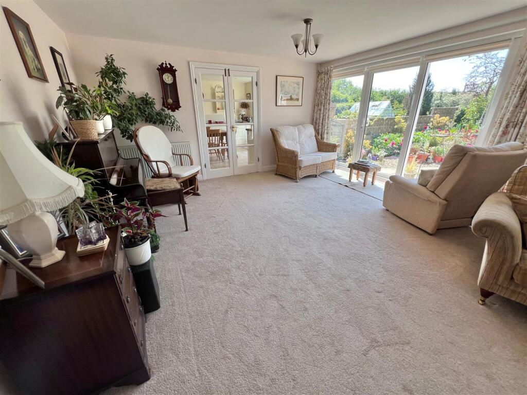 Sitting room 5.jpg