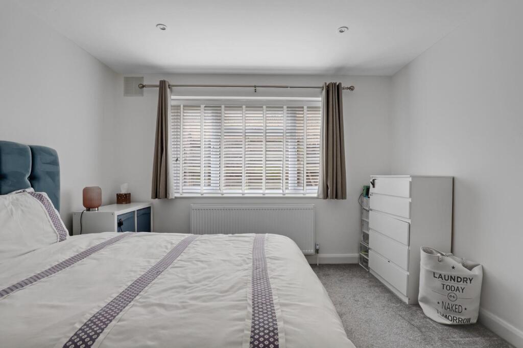 02-0336JHPropWpen - 9 Blakewood Court - 4.jpg