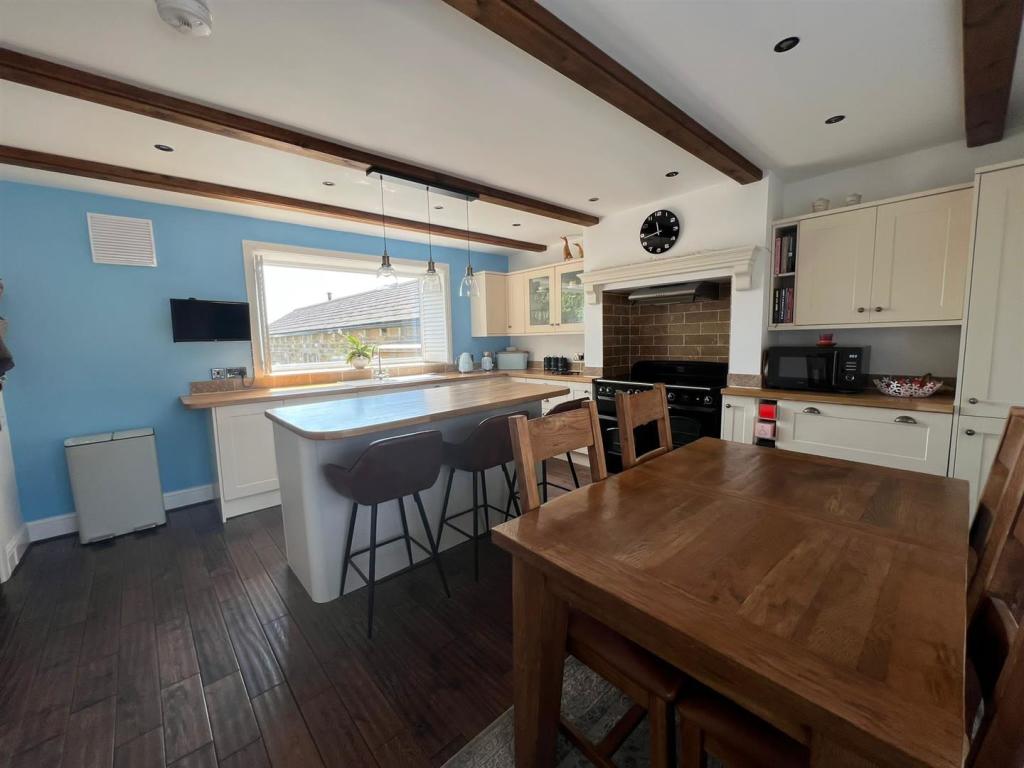 OPEN-PLAN DINING KITCHEN