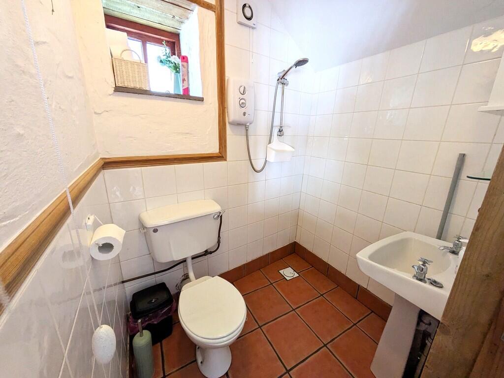 THE BARN WET ROOM