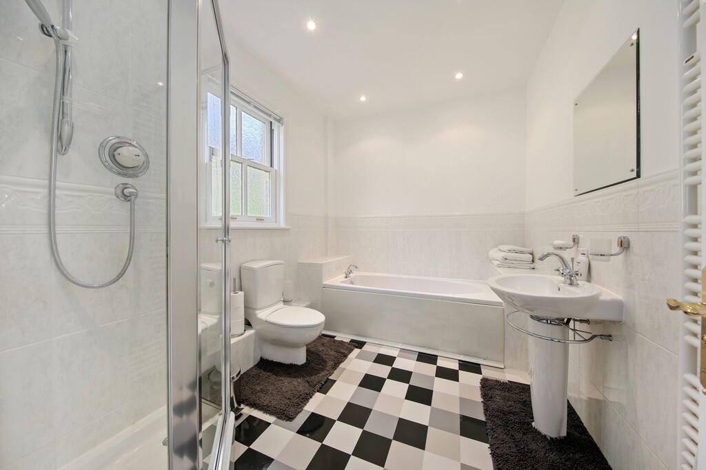 Bathroom_16957186...