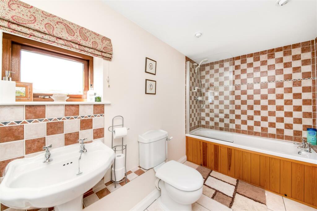 House bathroom 2.jpg